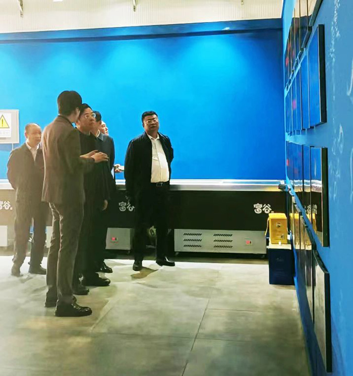 辽宁省政府副省长霍步刚一行来彩神集团考察